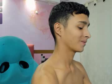 See Estyler_18 online Now @ spicyfreecams.com