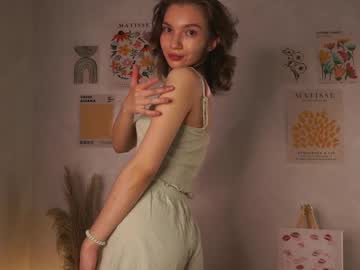 See Starvey online Now @ spicyfreecams.com