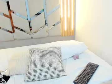 See Victoriamoon_01 online Now @ spicyfreecams.com